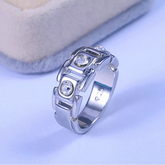 925 Silver Ring Round Cut White Sapphire Ring - Picture 2 of 4